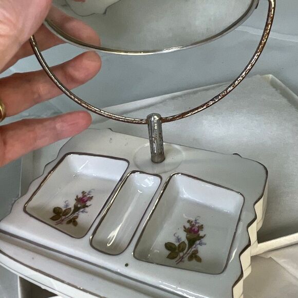 Vintage porcelain floral vanity with 2 sided mirror - Picture 4 of 8